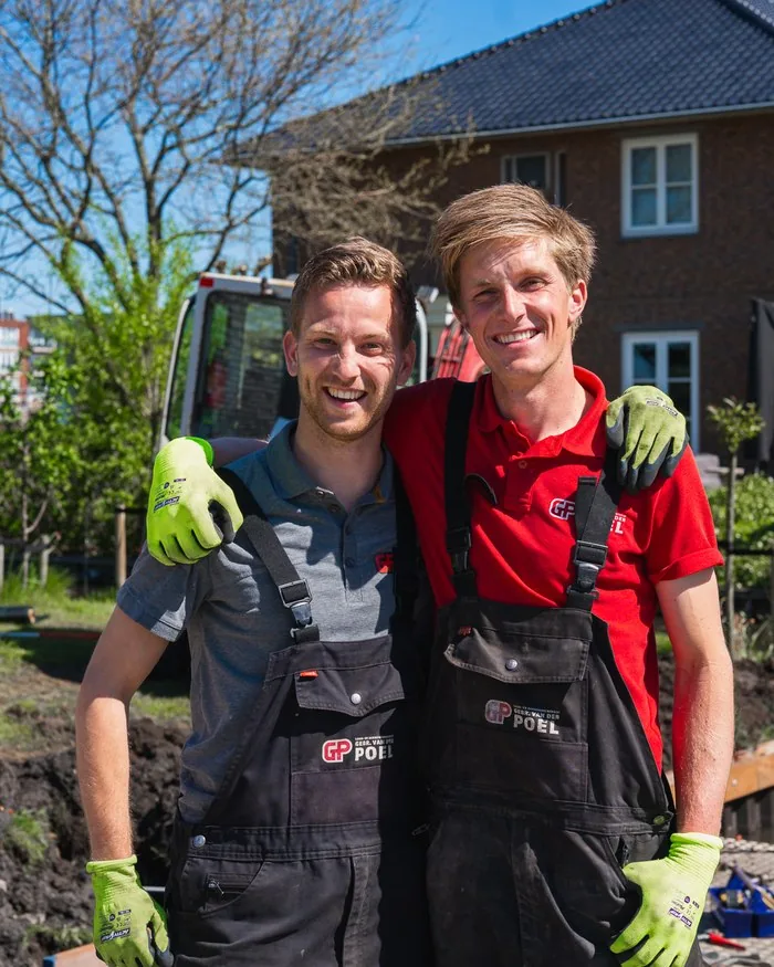 Medewerker vertelt zijn verhaal voor de camera