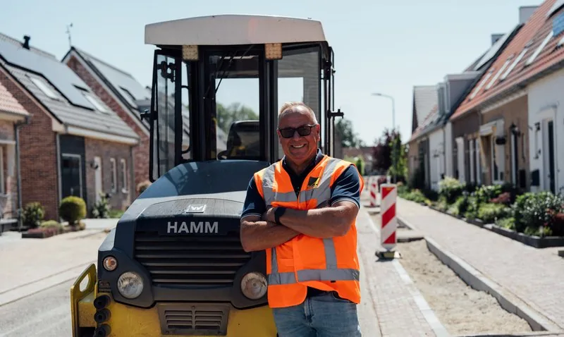 Machinist van Kloosterman bij de wals