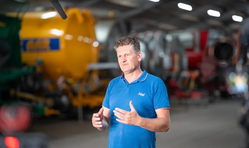 Interview met een medewerker op de draaidag